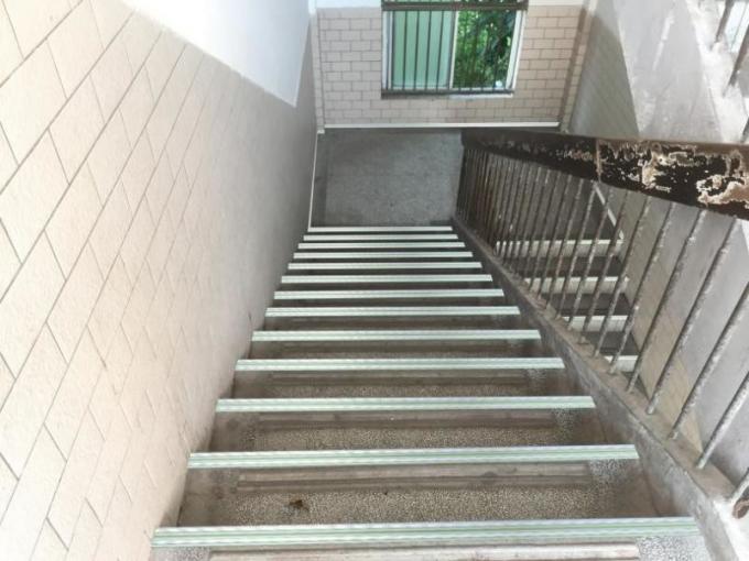 No. 11 projet 5 de rénovation de sécurité de secours de bâtiment de lycée